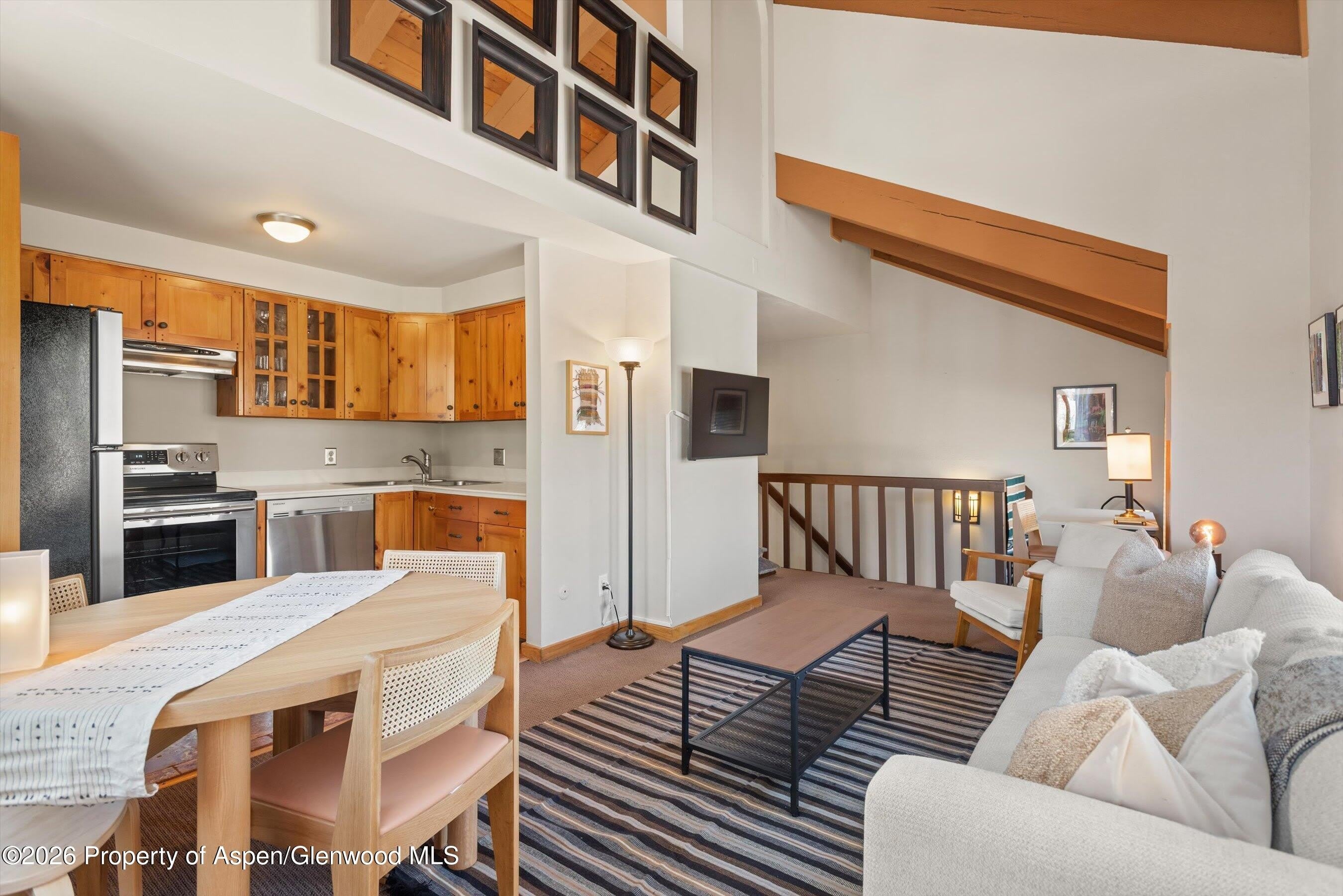 125 E Hyman Avenue – photo 5