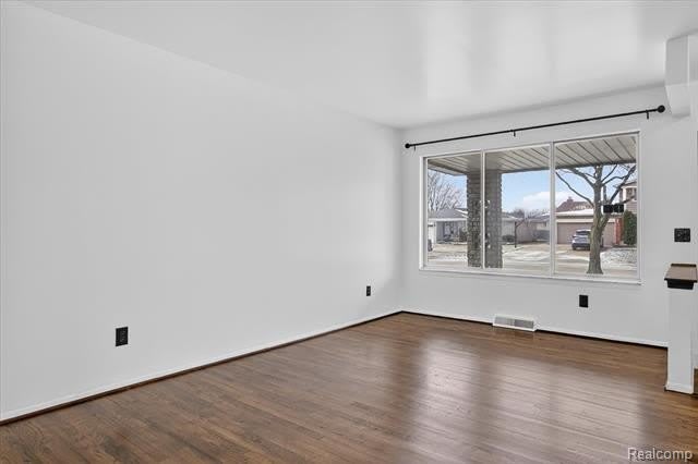 2995 Groves Drive – photo 3