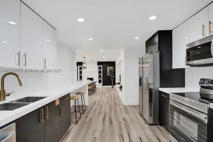 2100 SW 28th Way – photo 2