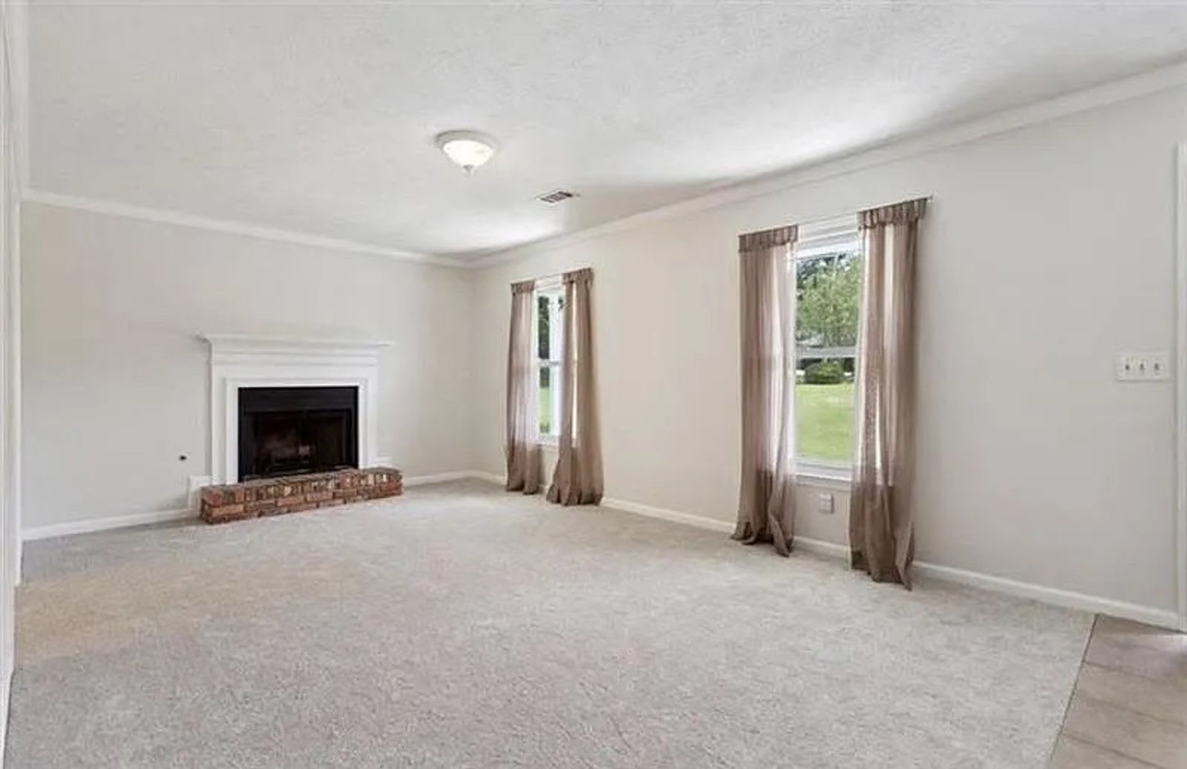 Room in 4 Bedroom Home at Brooks Dr – photo 1