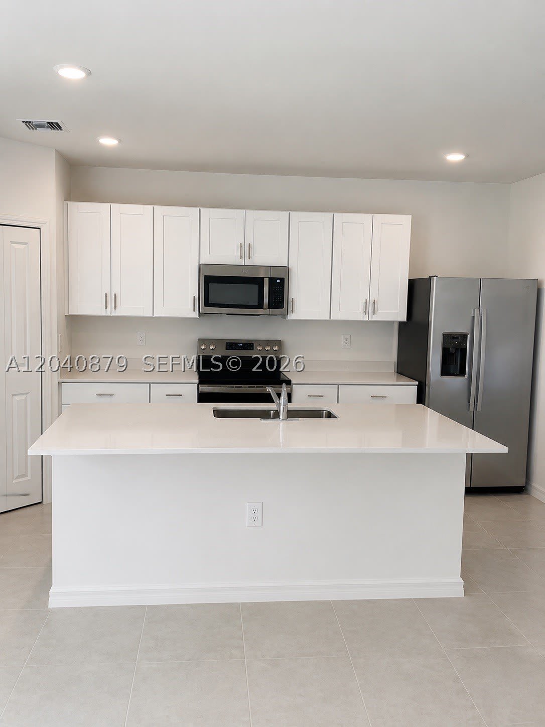 19619 Fairhill Ct – photo 3