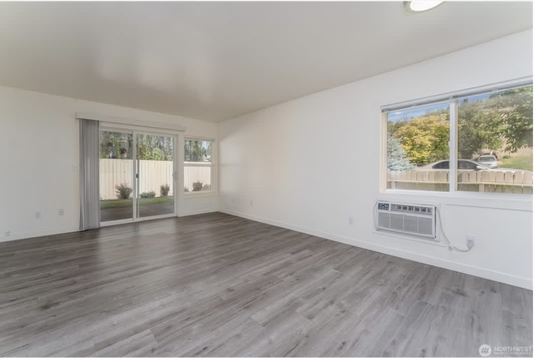 303 W Highland Ave – photo 2