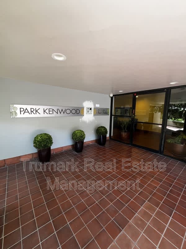 412 N Kenwood St. – photo 2