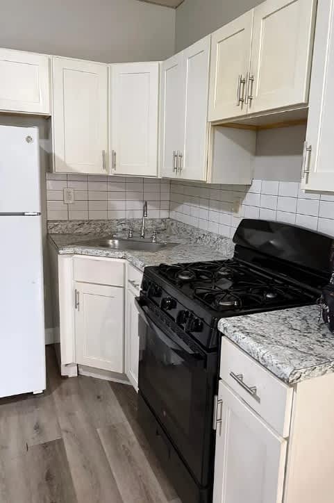 487 15th Ave – photo 3