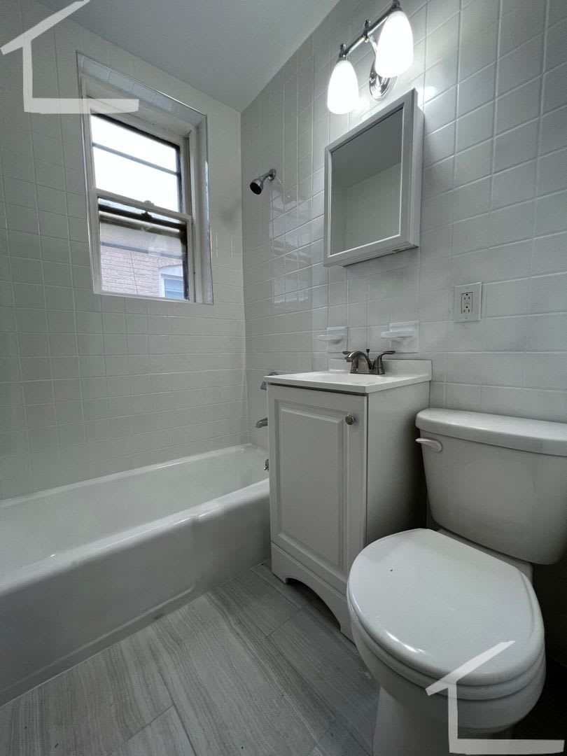 Huge 3 bed with in-unit laundry. – photo 2