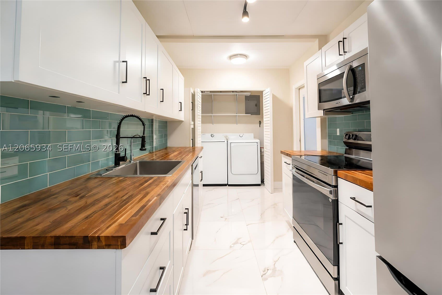 1600 N 68th Ave – photo 3