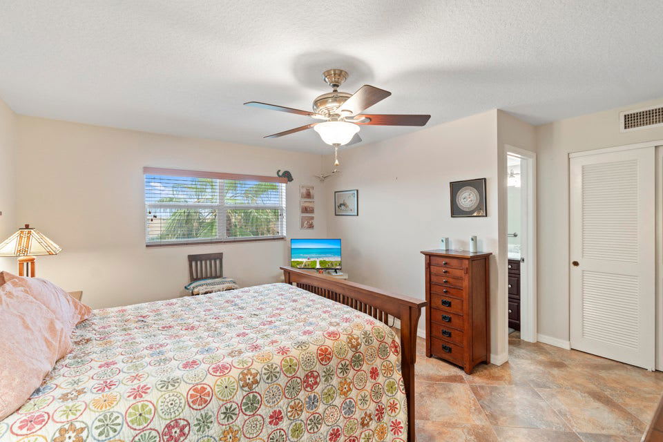 2615 Northeast 1st Court – photo 3