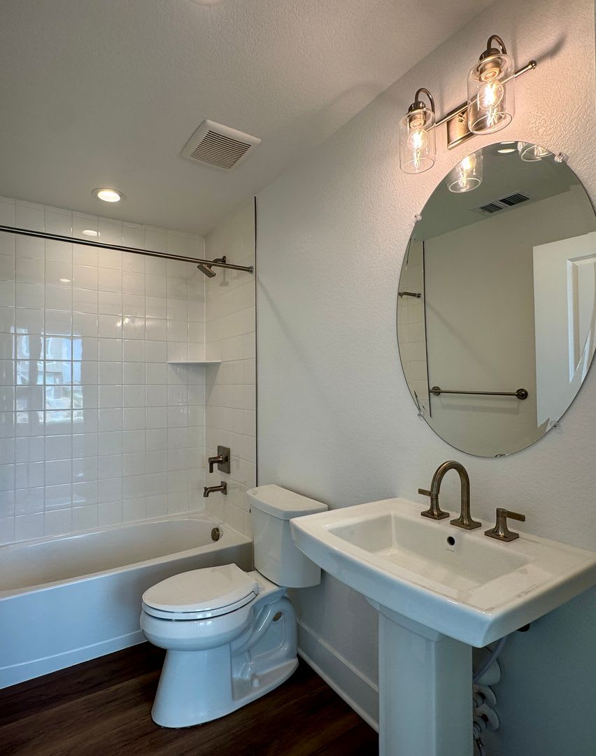Modern 3-Bedroom Townhome in Erie – photo 4