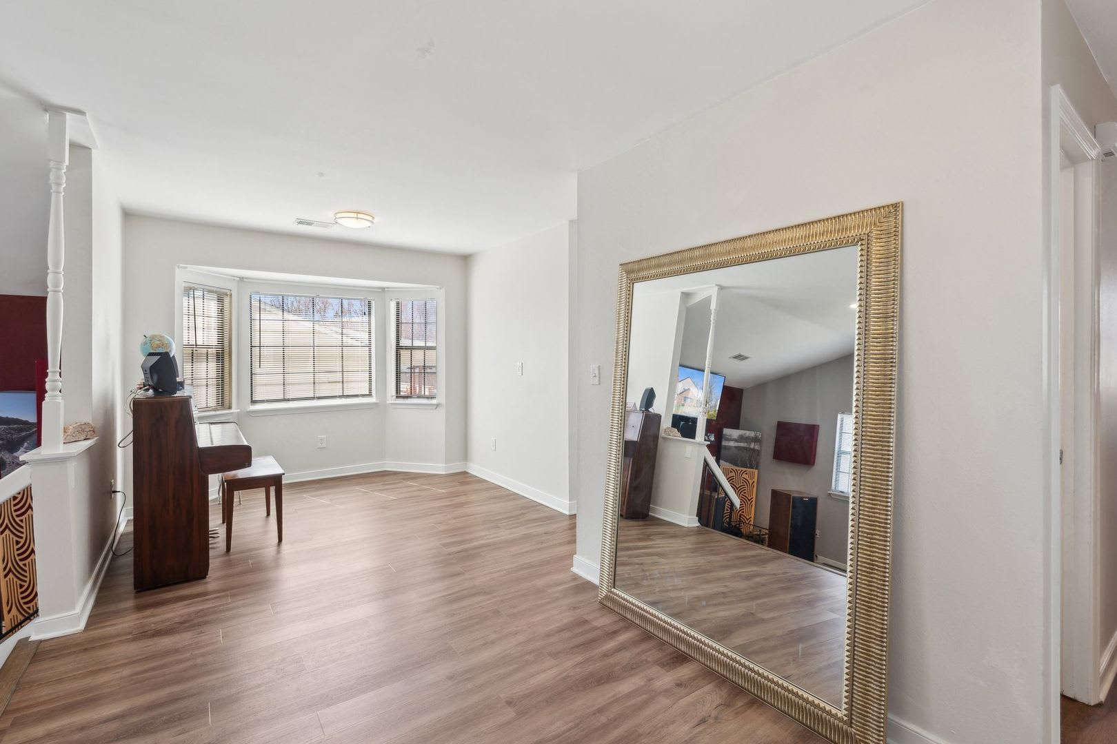 Beautifully renovated end-unit home on nearly an acre! – photo 5