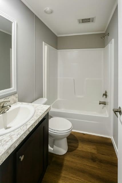 208 Barrow St – photo 3