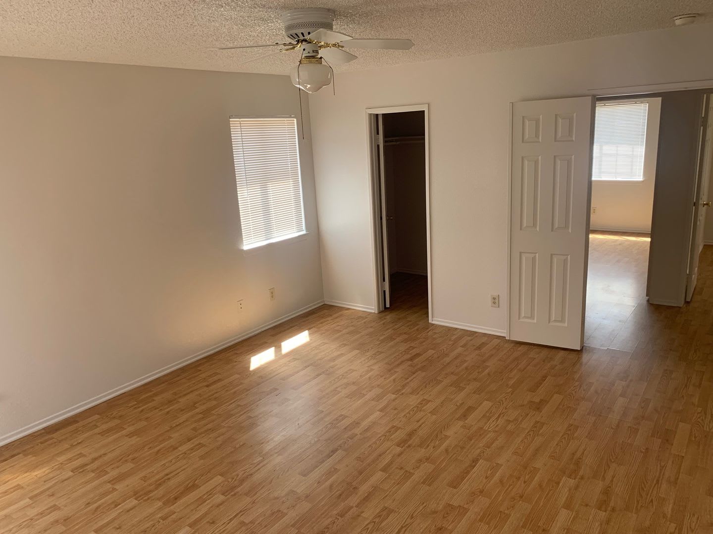 spacious 3 bedroom 2 bath home with large yard – photo 4