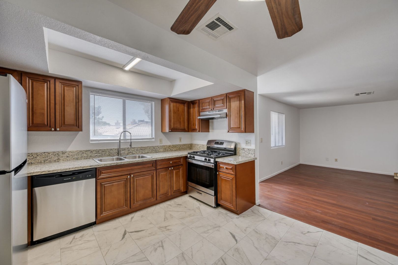 Cute and cozy 2 bedroom with all appliances – photo 5