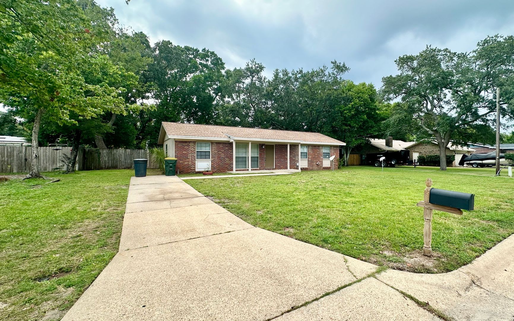 Remodeled 3 bedroom + bonus room & screen patio for rent! – photo 1