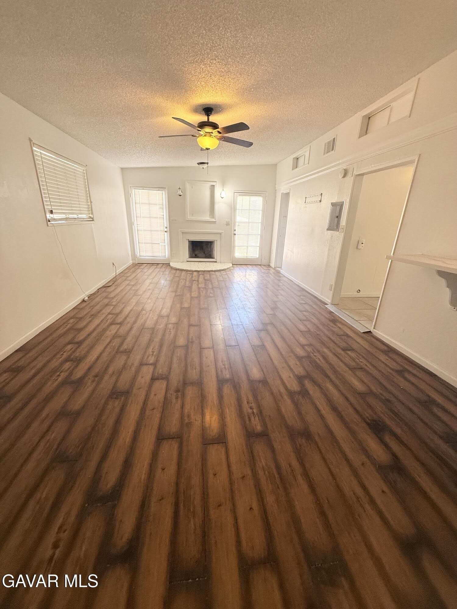 45503 Genoa Avenue – photo 4