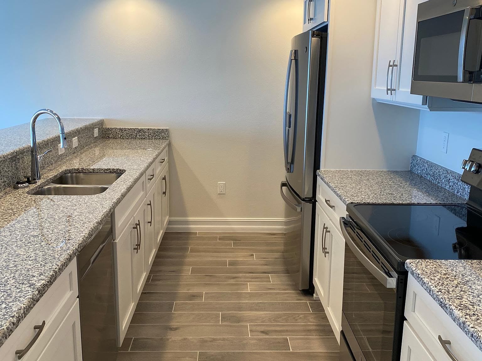 1825 Riverside Drive – photo 5