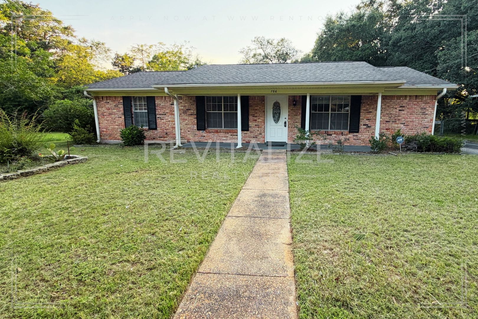 Charming Spacious 3Br 2Ba Brick Home Mobile Al – photo 1