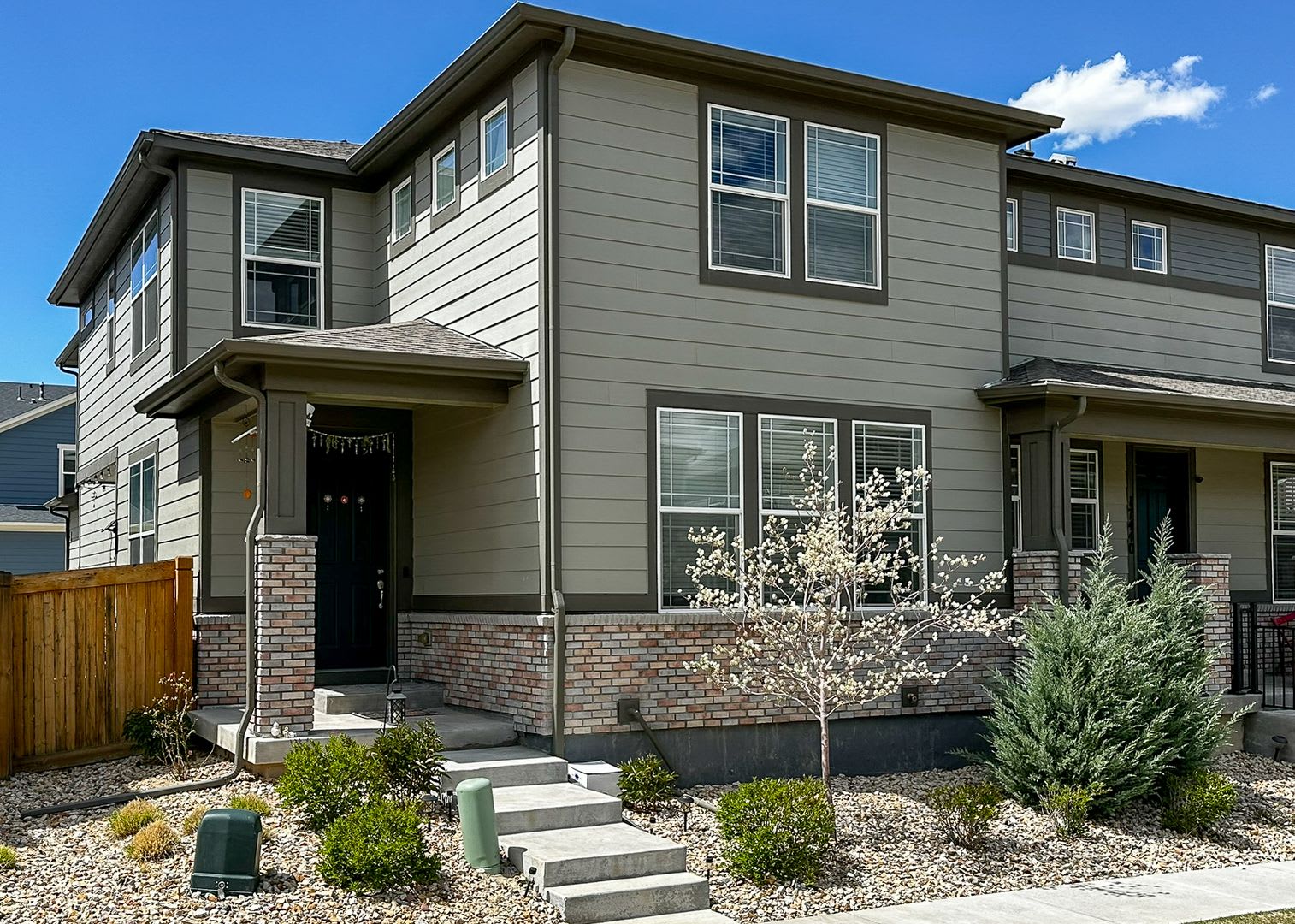 NEARLY NEW 3-bed Paired Home in Senderos Creek community! – photo 1