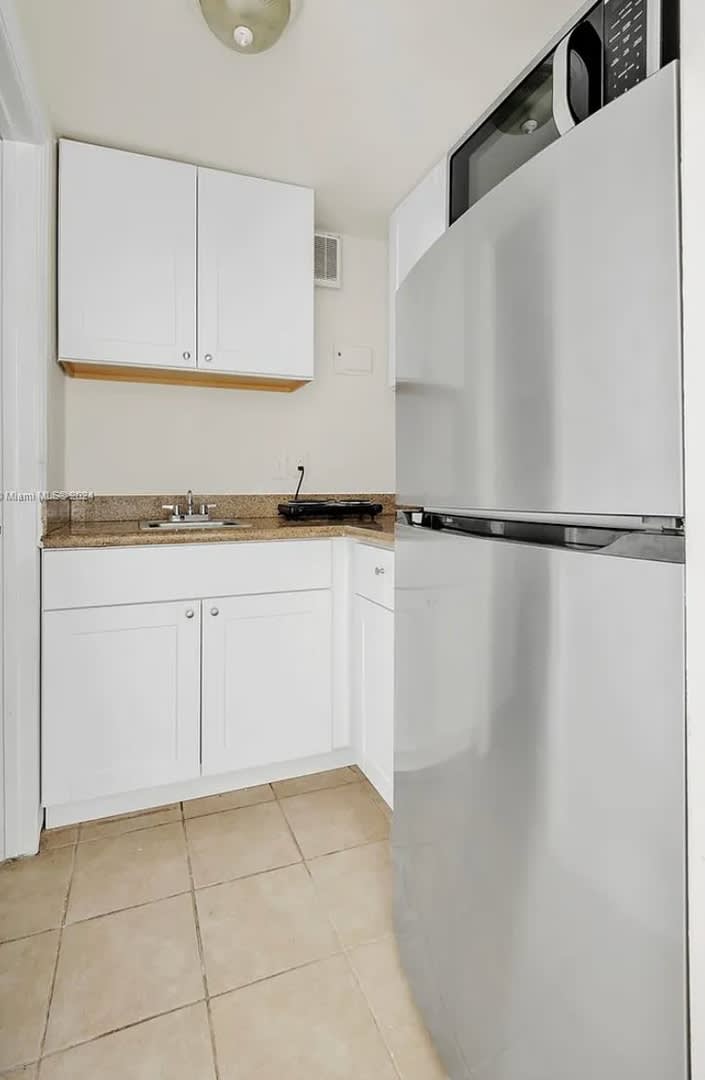 7885 Crespi Blvd – photo 3
