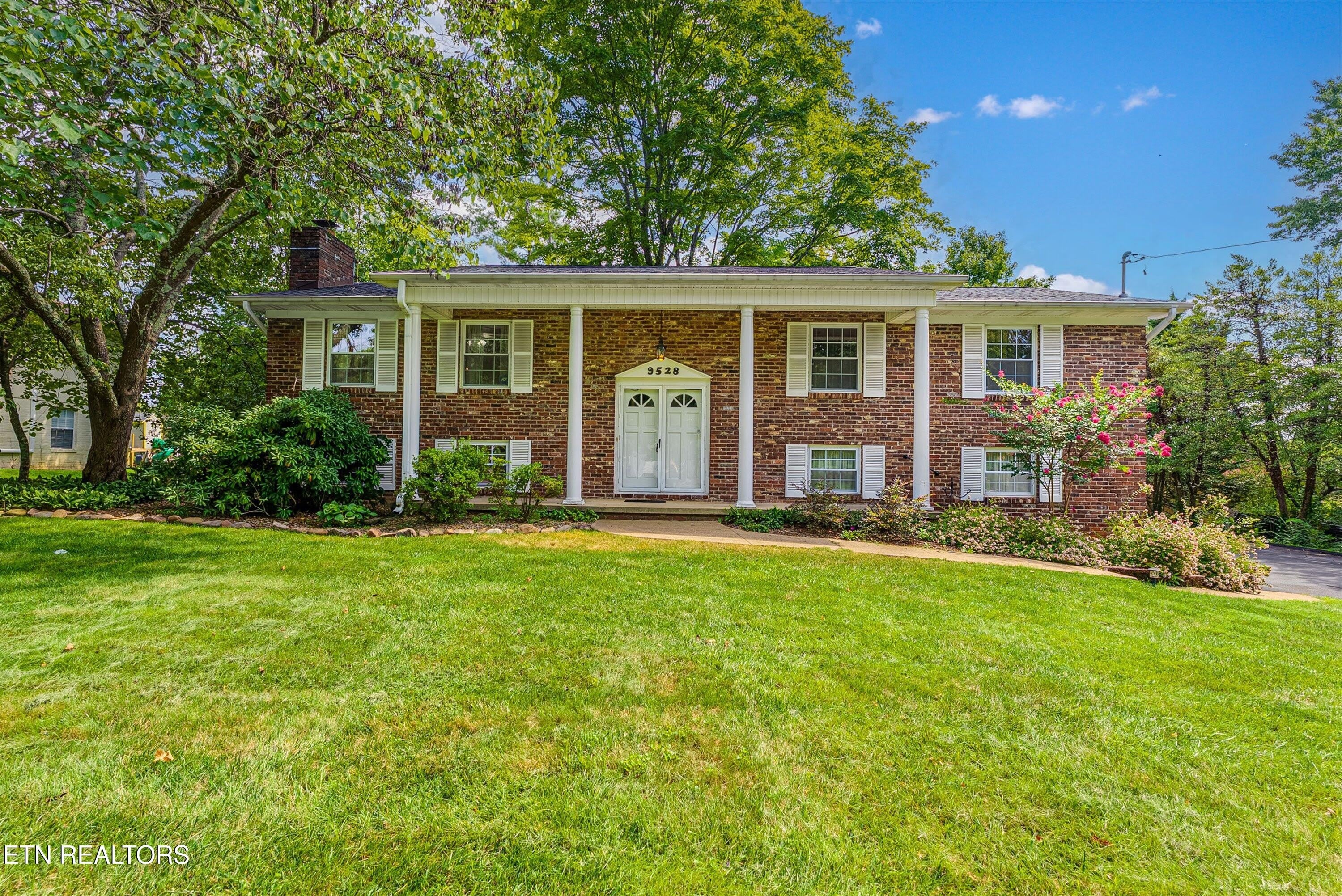 9528 Gulf Park Drive – photo 1