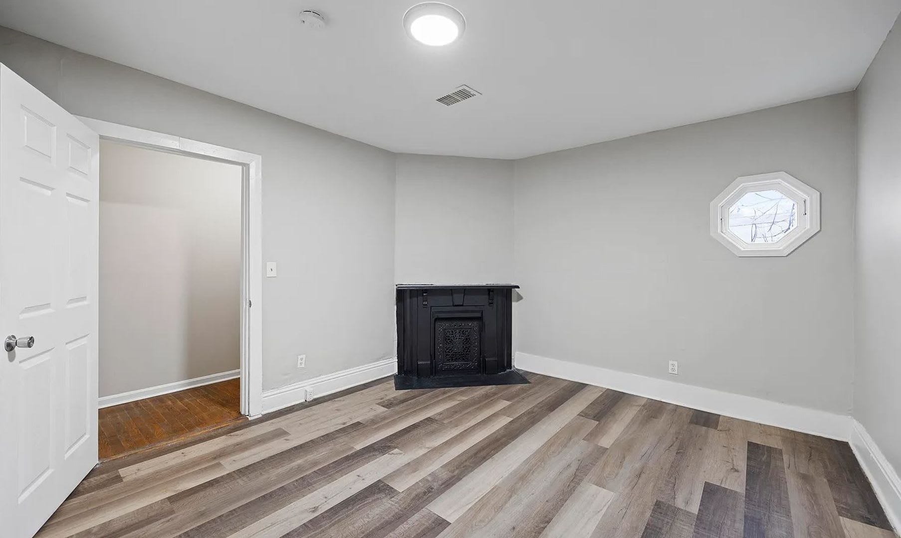 STUNNING! Three bedroom house! – photo 3