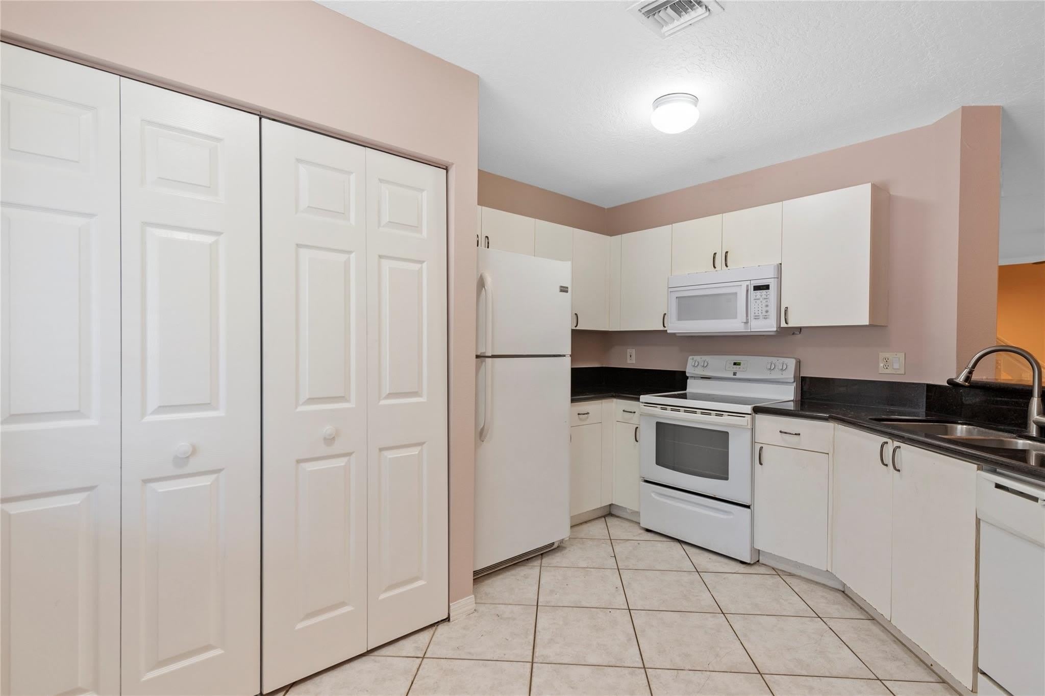 1186 SW 44th Avenue – photo 2