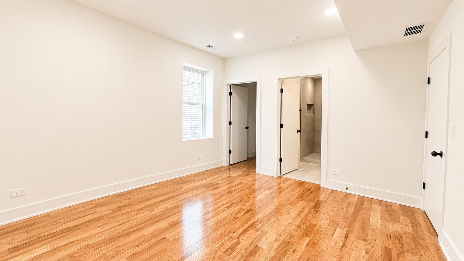3136 North Ridgeway Avenue – photo 3