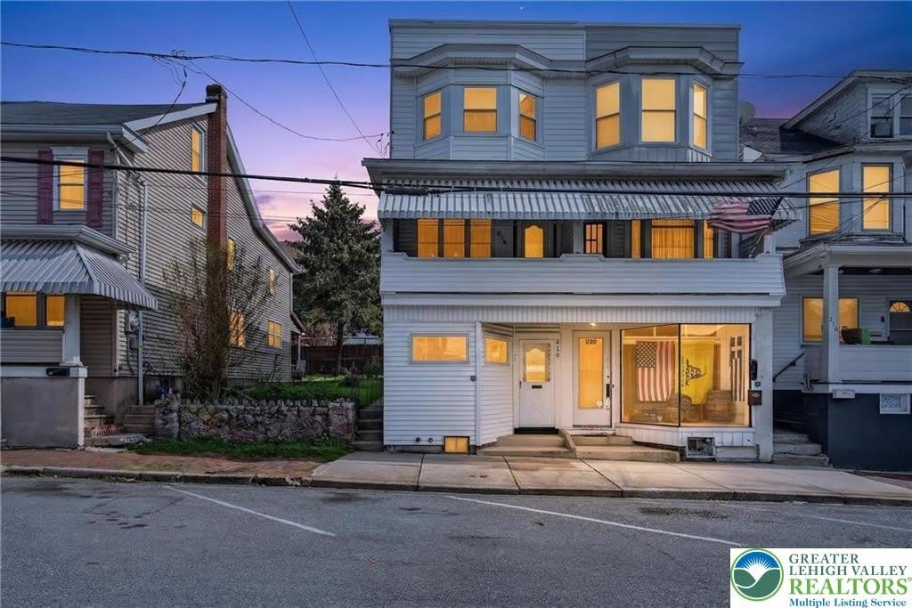 216 W Bertsch Street – photo 1