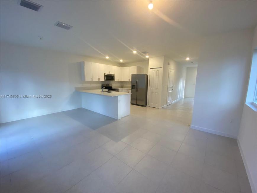 5195 Sw 37Th St – photo 4