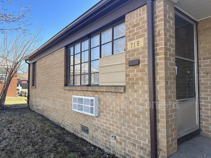 718 South Hunter – photo 1
