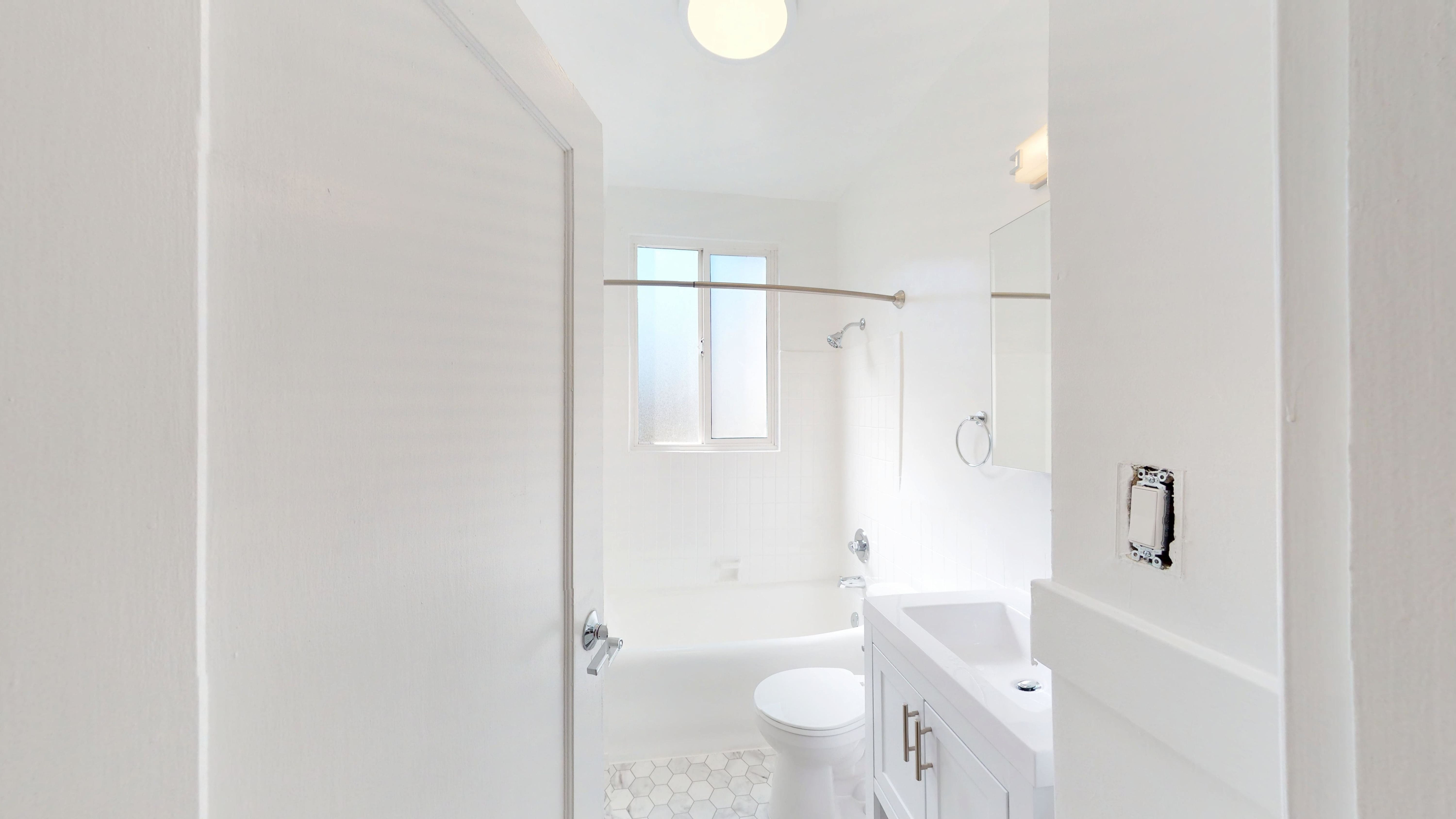 2844 Lyon Street – photo 5