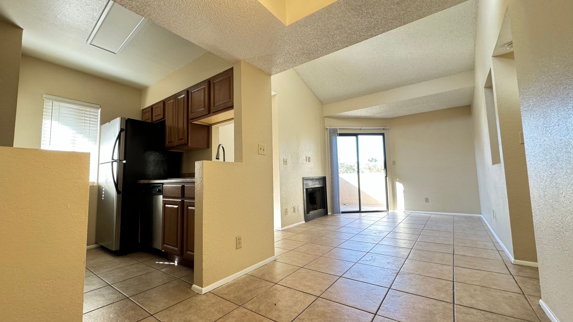 Central 2 bedroom condo, near U of A and UMC! – photo 2