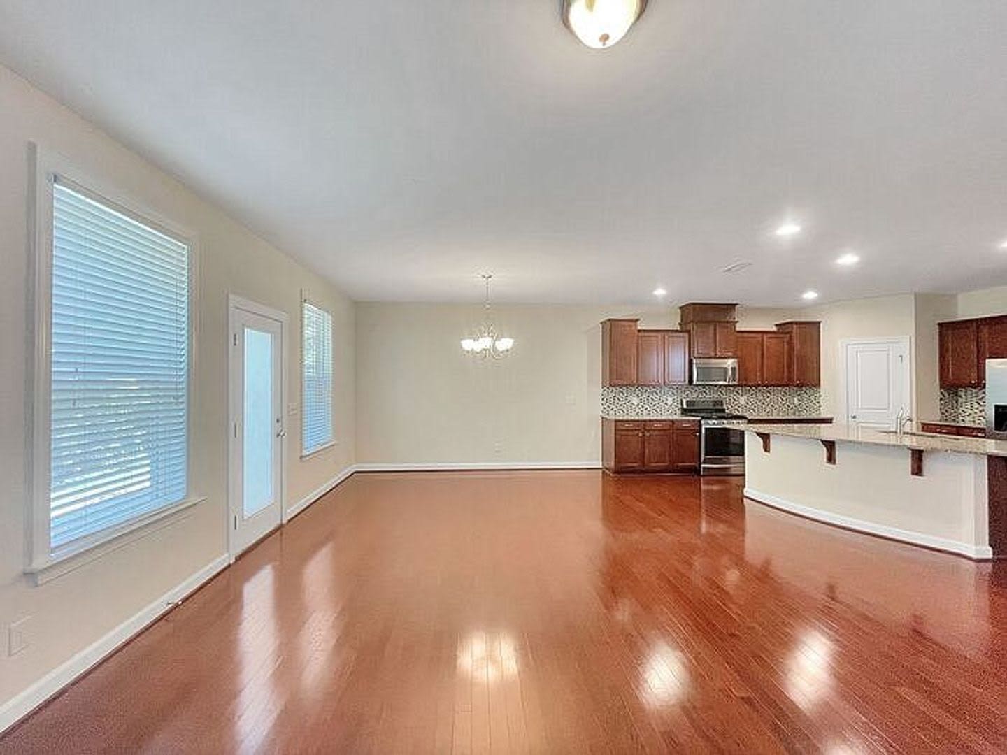 Room in 3 Bedroom Home at Pecan Ridge Dr – photo 3