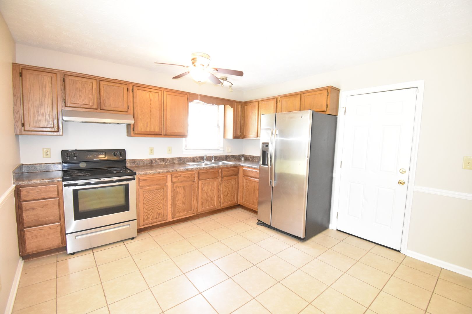Coming Soon! 3 Bedroom and 2 Bath Home (Pets Considered) – photo 4