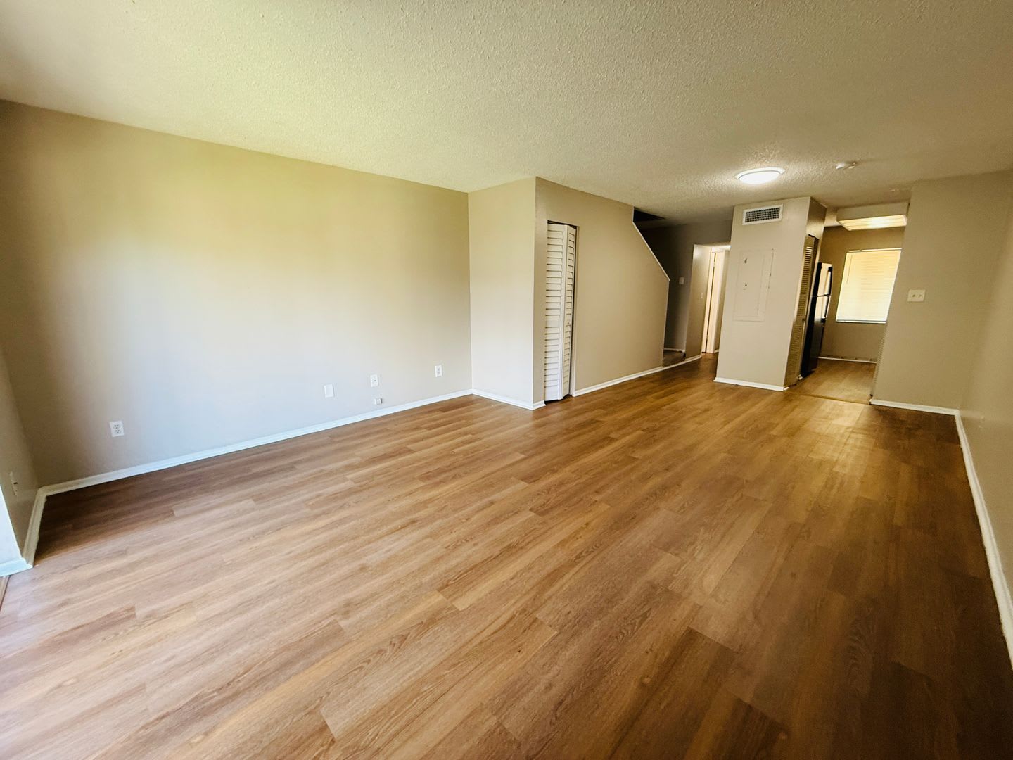 Charming 3 bedroom 1.5 bath condo for rent – photo 4