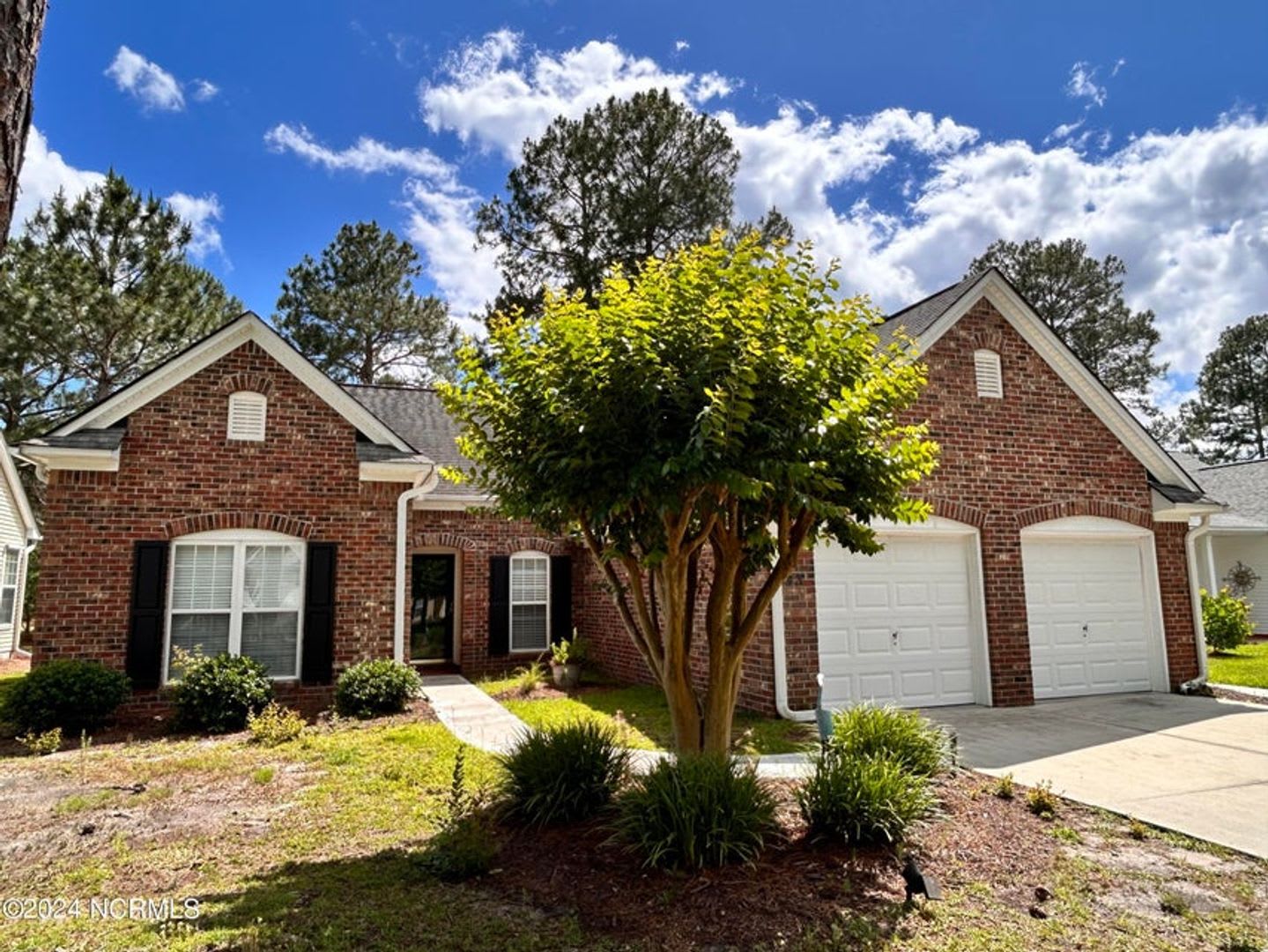Beautiful brick home in sought-after Sandpiper Bay! – photo 2
