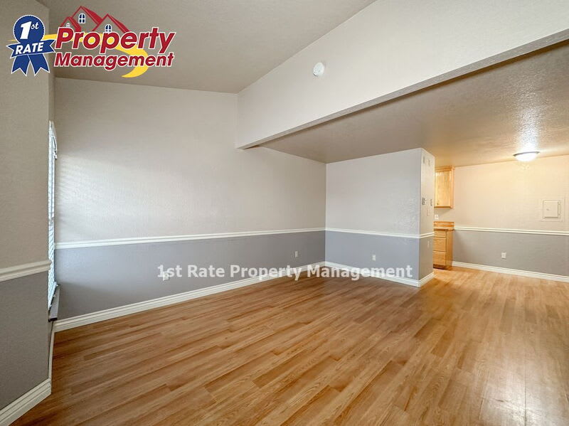 1681 N Laurel St – photo 3