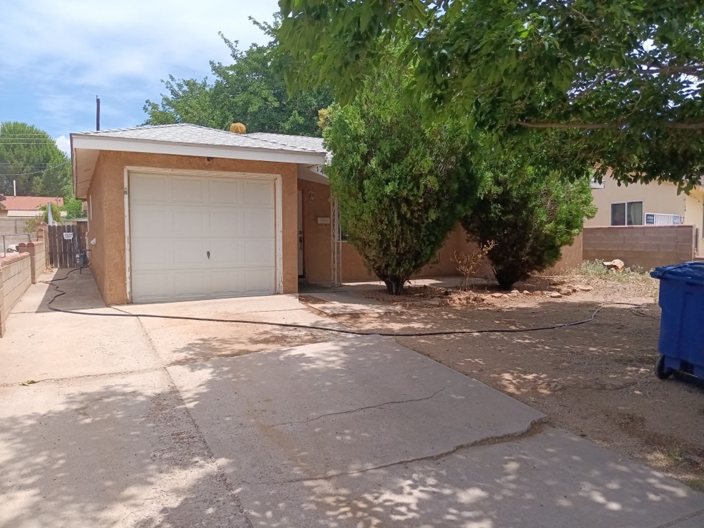 3 Bedroom, 1.5 Bathroom Home! Schedule a Showing! – photo 1