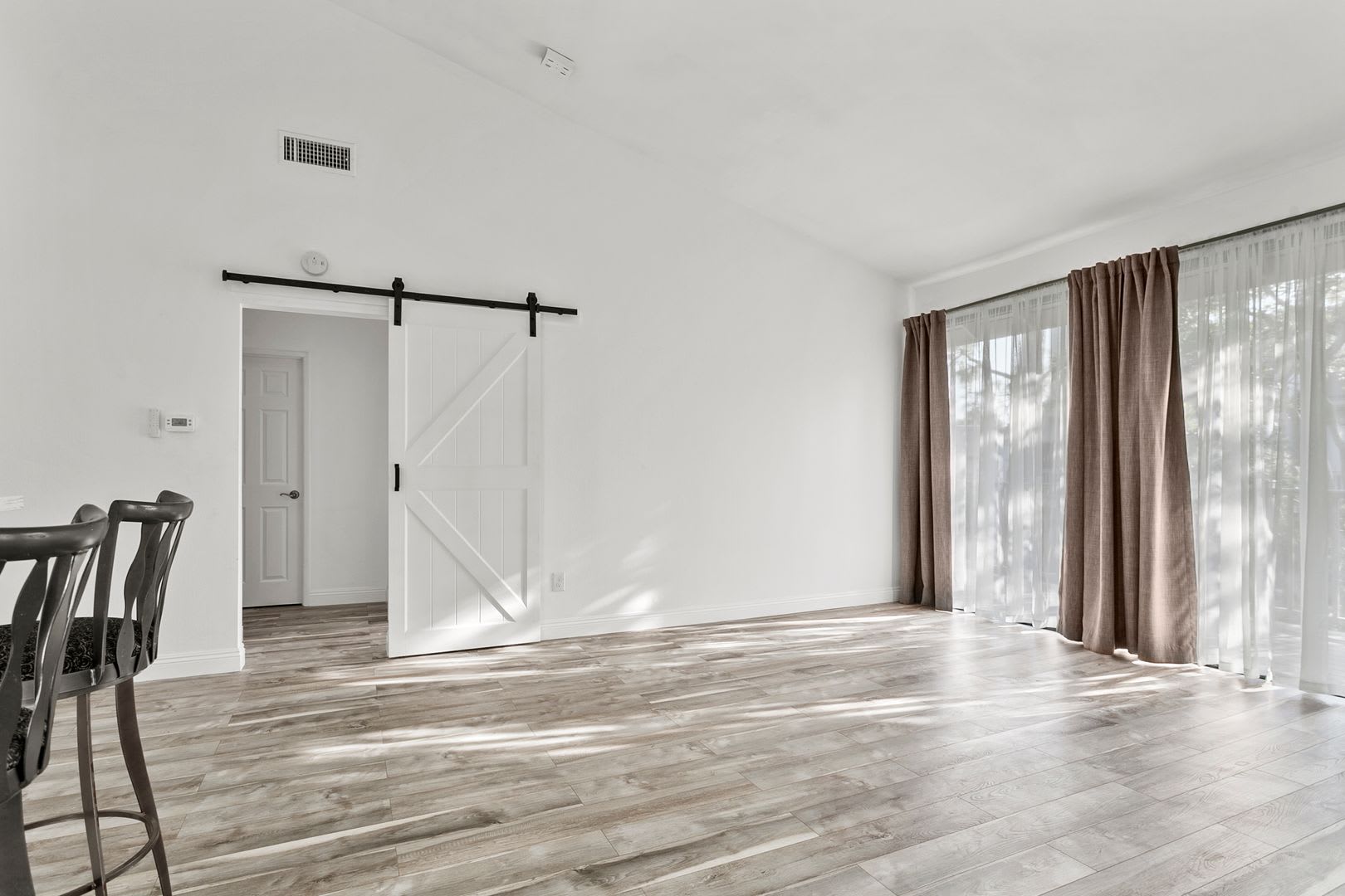 UPGRADED ONE BEDROOM OASIS IN GATED COMMUNITY – photo 5