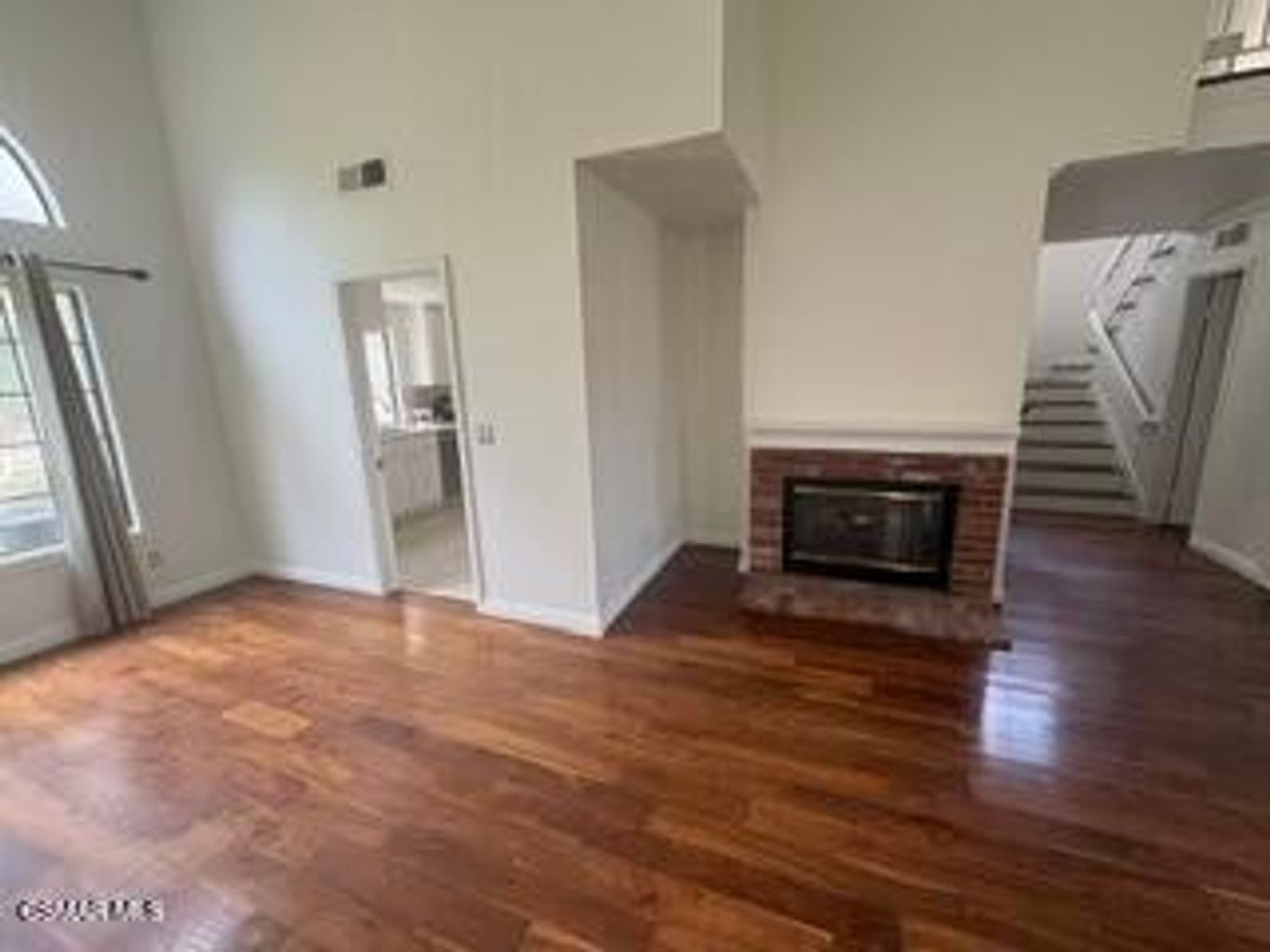 Welcome to this beautifully updated 3-bedroom, 2.5-bathroom home located in one of Calabasas – photo 4