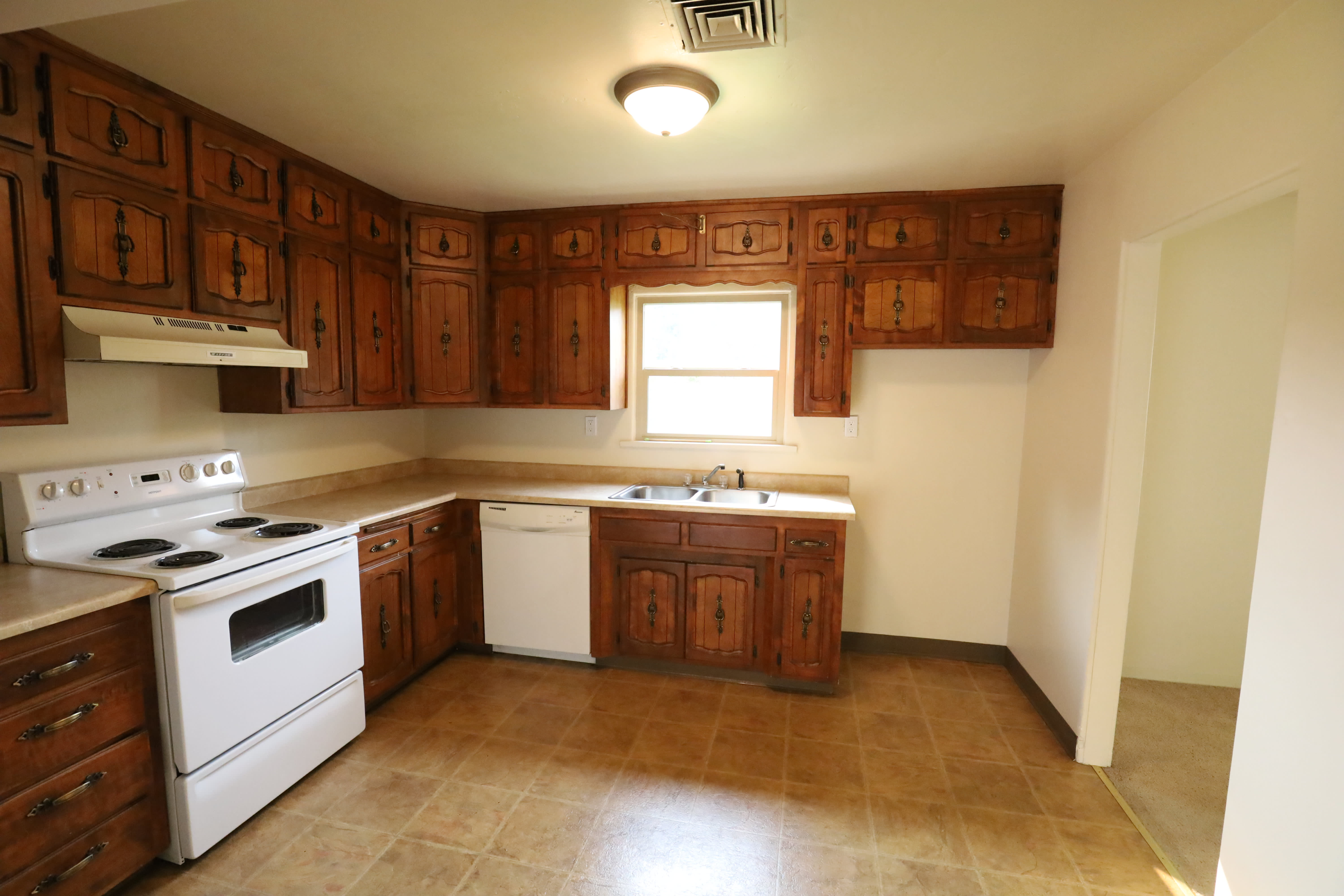 1001 Ne Churchill St – photo 4