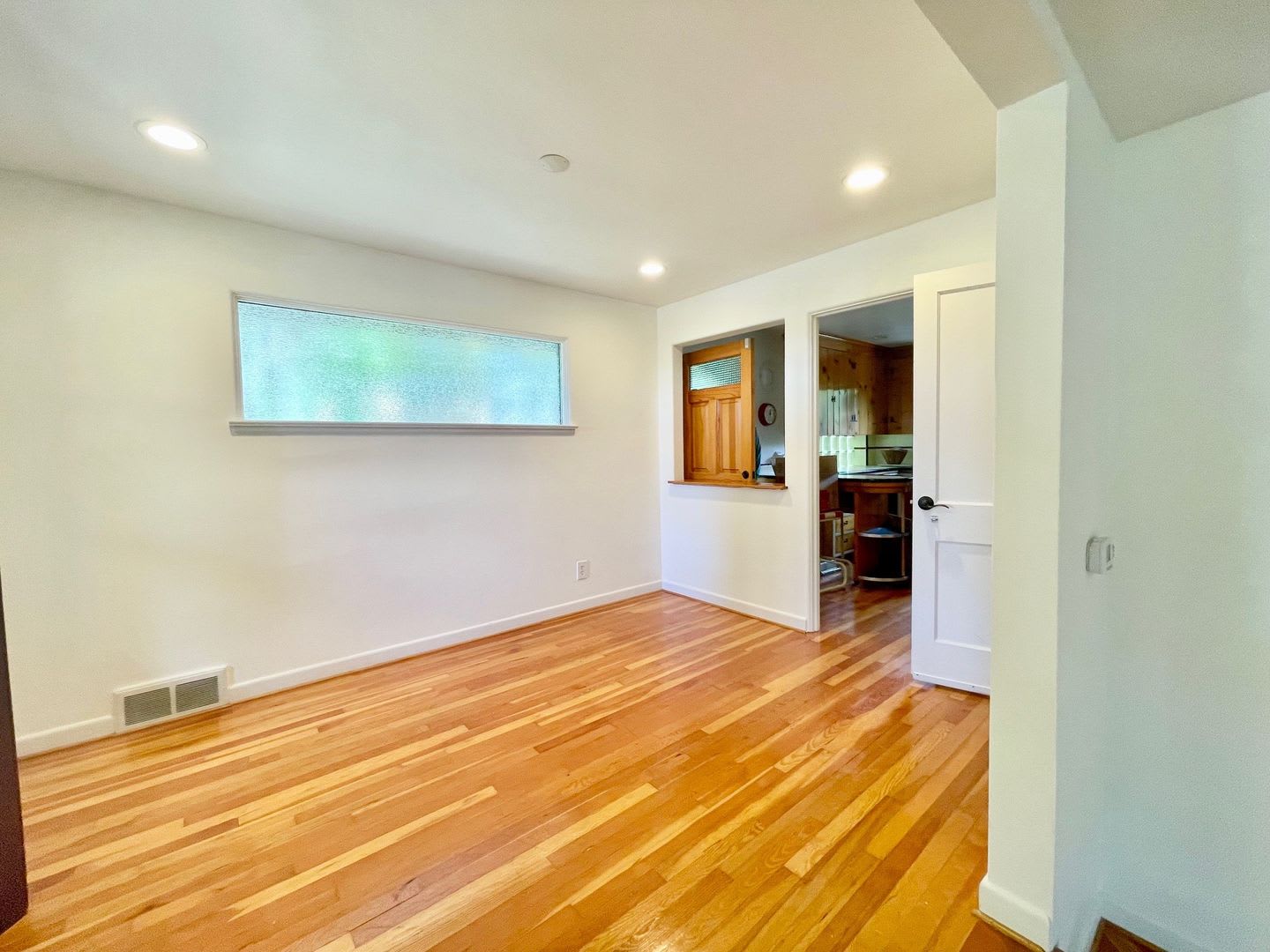 Charming Home On Quiet Street Great Location – photo 4