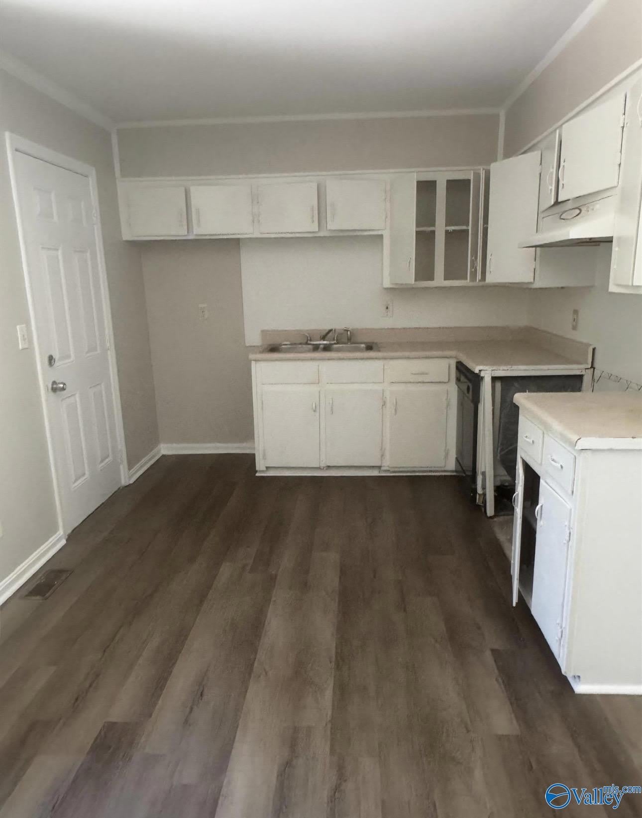 2416 Hanover Drive – photo 3