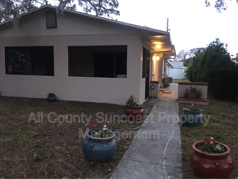 5036 10th Ave N – photo 2
