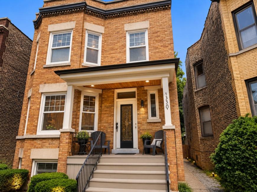1330 West Roscoe St. – photo 1