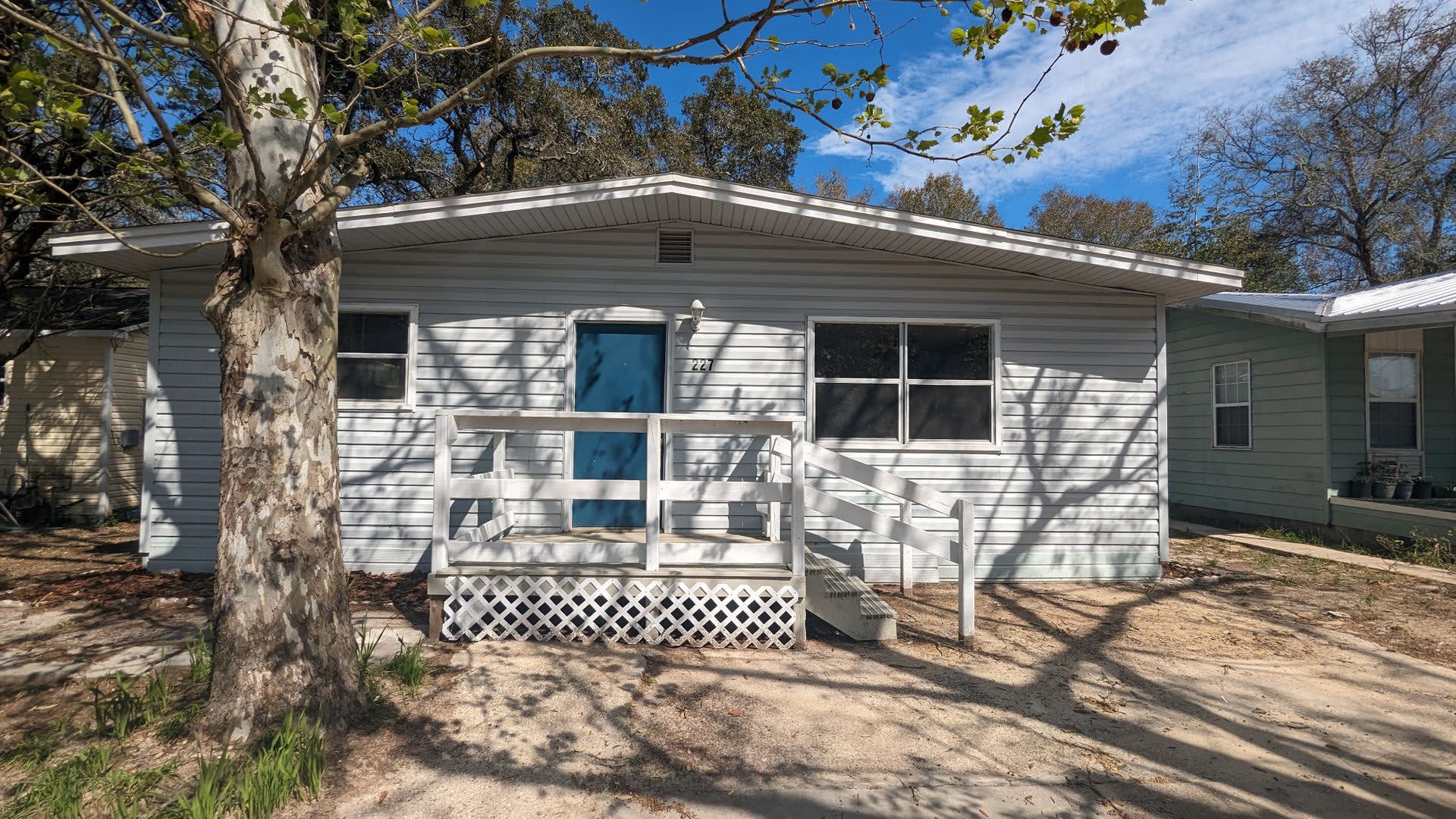 227 Bay Street NW, Fort Walton Beach. MOVE IN SPECIAL: HALF OFF first full month of rent!!! – photo 4