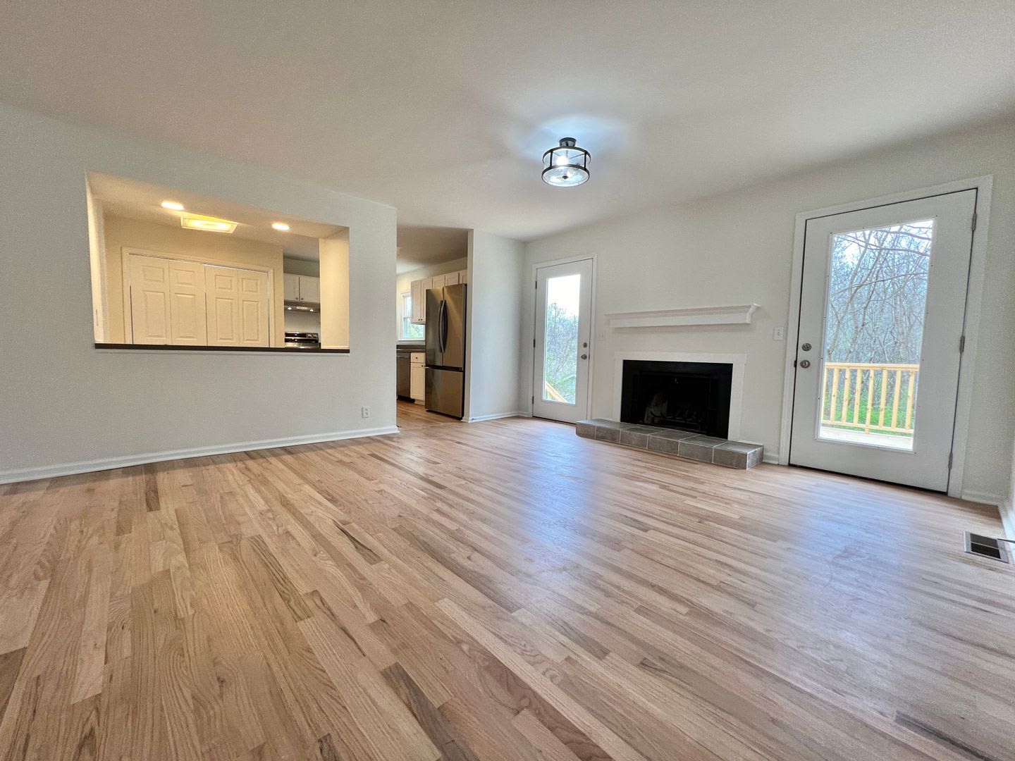 Updated 3 Bed, 2.5 Bath Single Family Home – photo 4