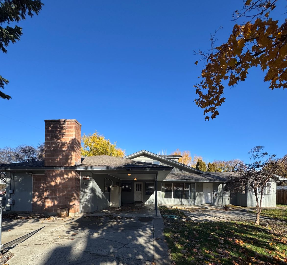 Expansive Updated Home With Creek Views Prime Location – photo 2