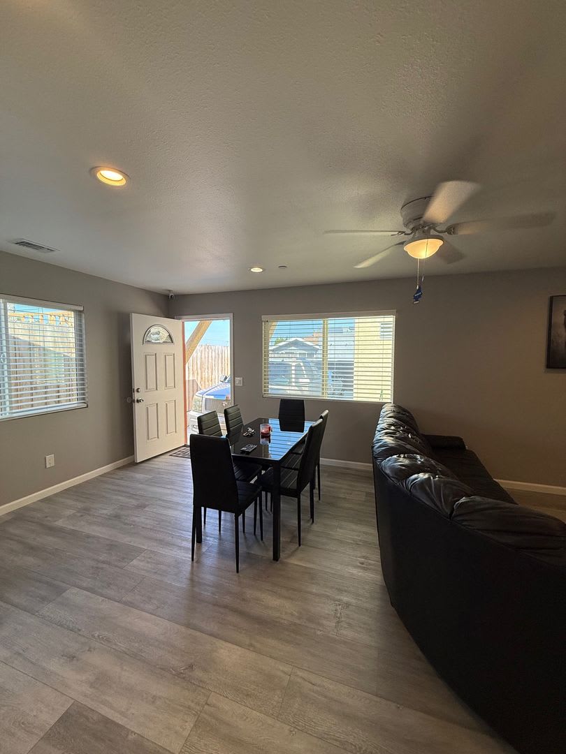Gorgeous Furnished 3 Bedroom 2 Bath home – photo 5