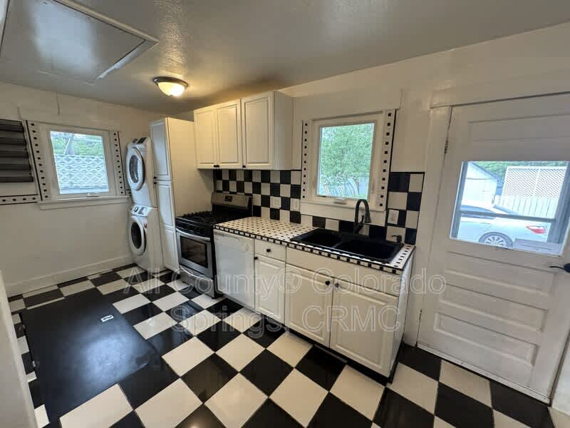 217 E Jefferson Street – photo 4