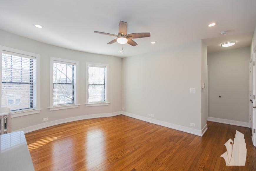 1952 West Wilson Avenue – photo 1